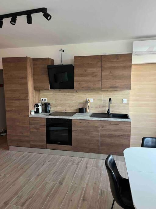 Joli Appart/Vue Etang/Clim /Wifi Balaruc-les-Bains Εξωτερικό φωτογραφία